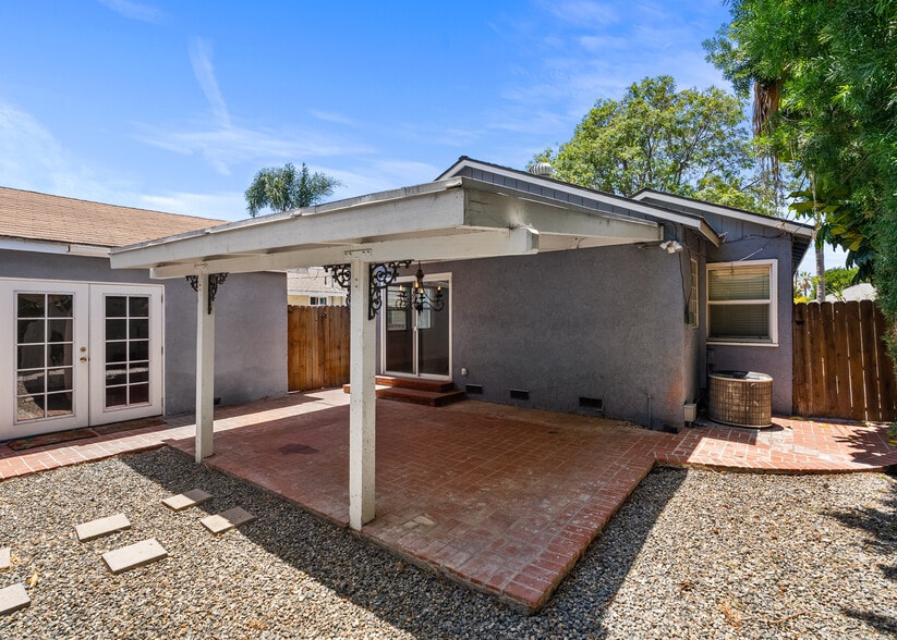 More Photos Of 417 N Citrus St, Orange Multifamily For Sale