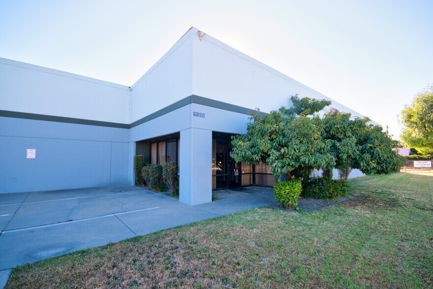 More Photos Of 6840-6846 Suva St, Bell Gardens Unknown For Lease