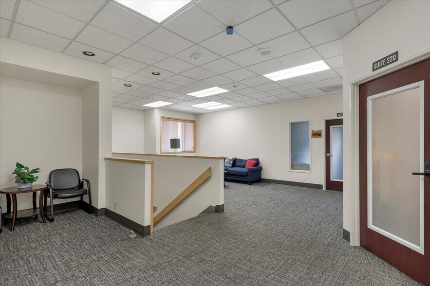 More Photos Of 2405 Front St NE, Salem Office For Sale