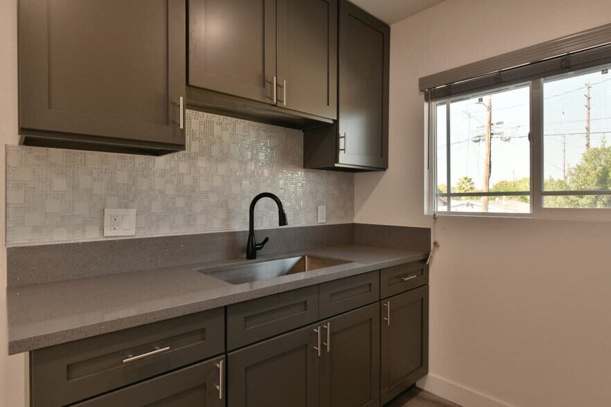 More Photos Of 6221 Corona Ave, Bell Apartments For Sale