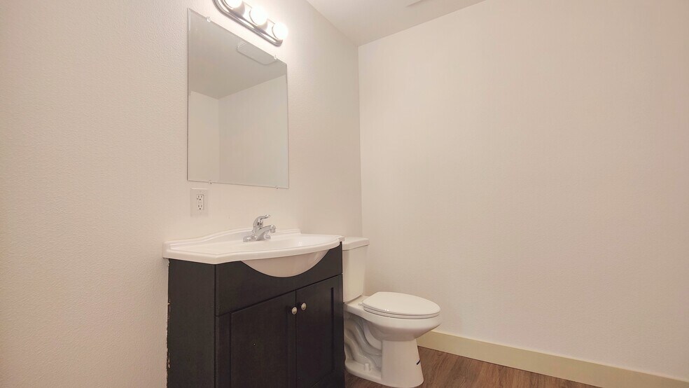 More Photos Of 12208-12222 SE Market St, Portland Office For Lease
