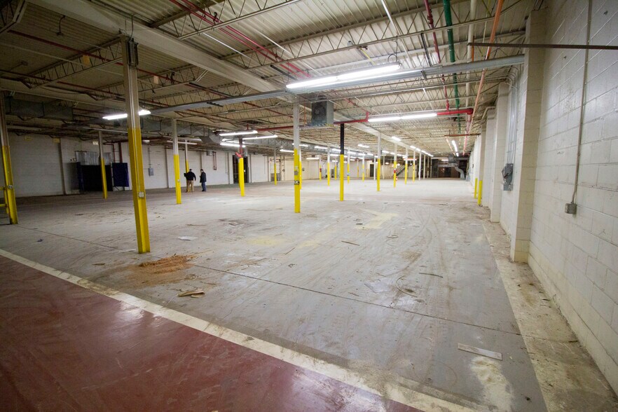 More Photos Of 126 Avenue C, Springfield Manufacturing For Sale