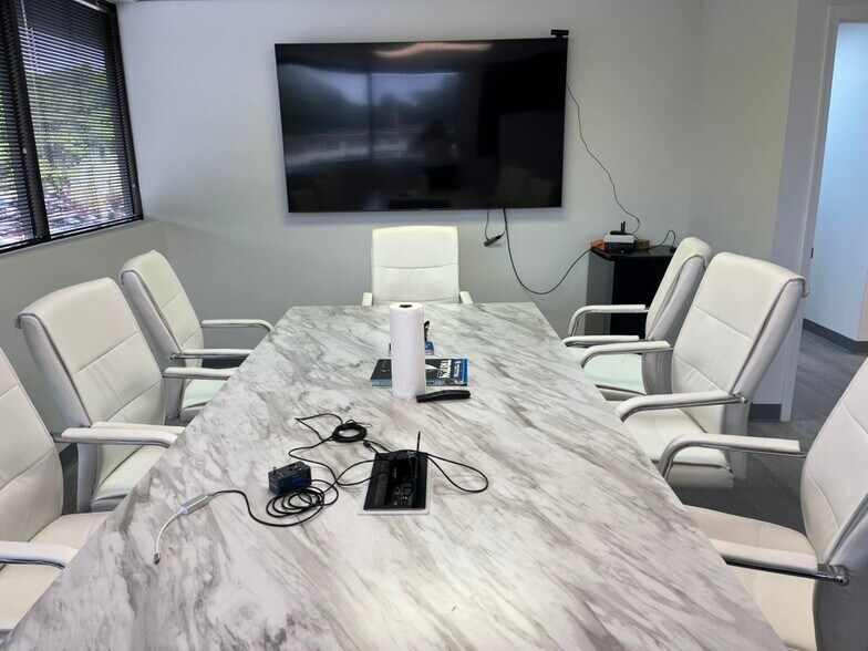 More Photos Of 700 W Hillsboro Blvd, Deerfield Beach Office For Lease