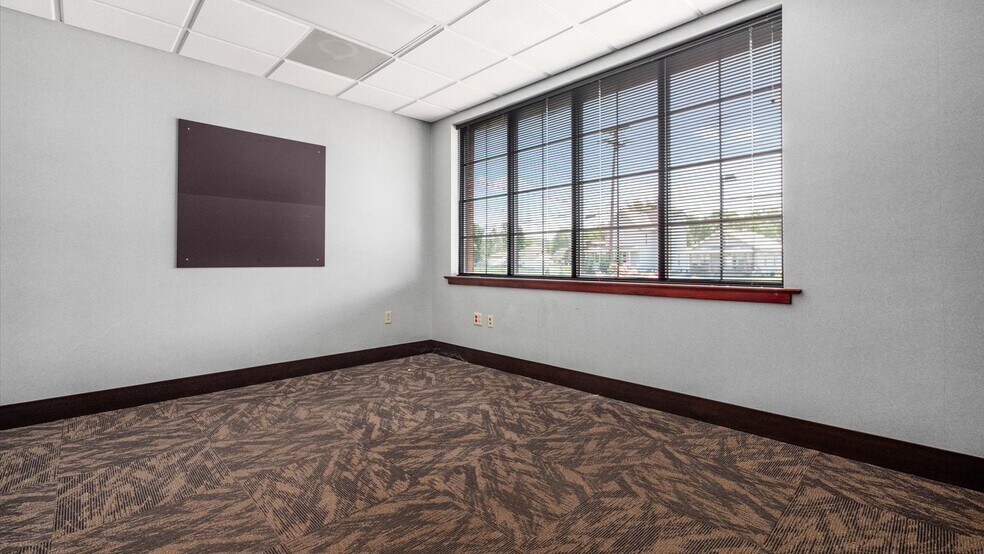 More Photos Of 220 E State St, Newcomerstown Bank For Sale