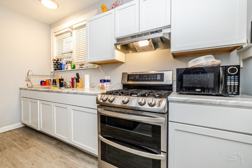 More Photos Of 7751 S Phillips Ave, Chicago Industrial For Sale