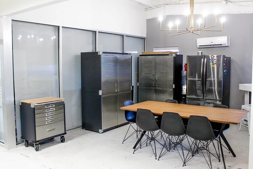 More Photos Of 729 Airport Blvd, Austin Research And Development For Sale