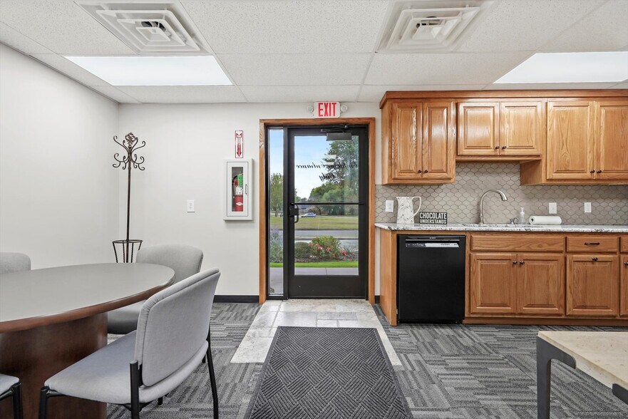 More Photos Of 1015 W Ithica St, Broken Arrow Office For Sale
