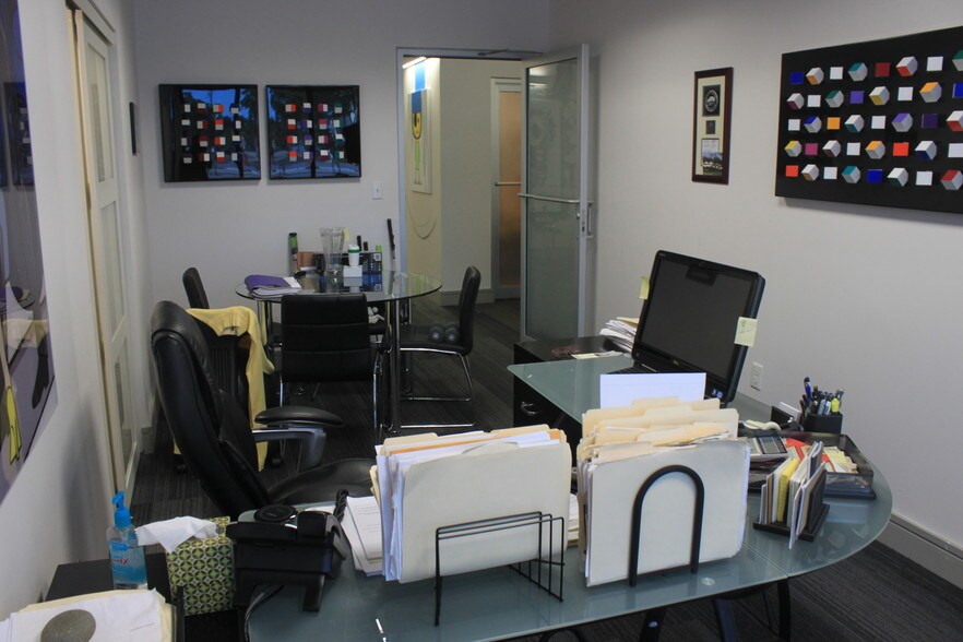 More Photos Of 2475 Hollywood Blvd, Hollywood Office For Lease