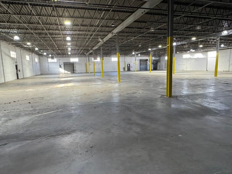 More Photos Of 120 Commerce Rd, Carlstadt Manufacturing For Lease