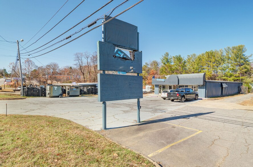 More Photos Of 2064 Us-70, Swannanoa Freestanding For Sale