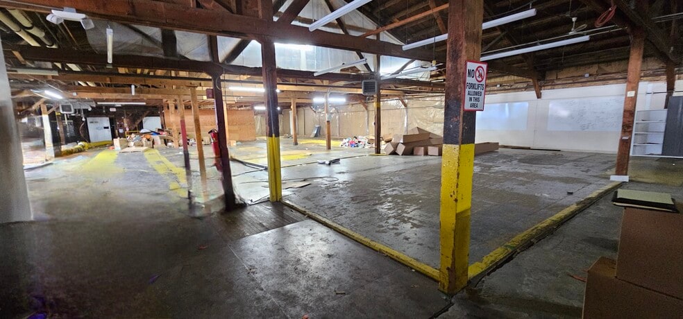 More Photos Of 1 Hampshire Dr, Milford Manufacturing For Lease