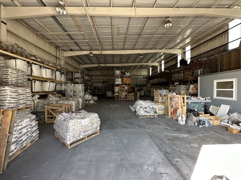 More Photos Of 6205 31st St E, Bradenton Warehouse For Lease