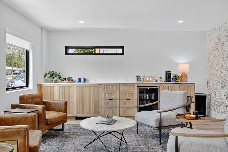 More Photos Of 1708 W Koenig Ln, Austin Office Residential For Lease