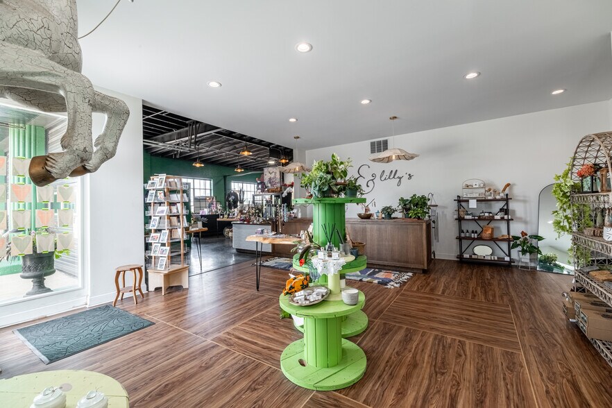 More Photos Of 119 N Jackson St, Perryville General Retail For Sale