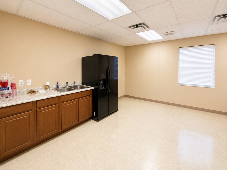 More Photos Of 180 Talamine Ct, Colorado Springs Distribution For Lease