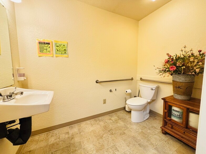 More Photos Of 571 Stanislaus Ave, Angels Camp Office For Sale