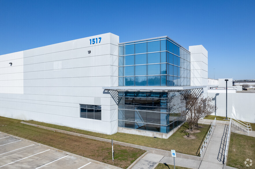 Primary Photo Of 1521 Greens Rd, Houston Distribution For Lease