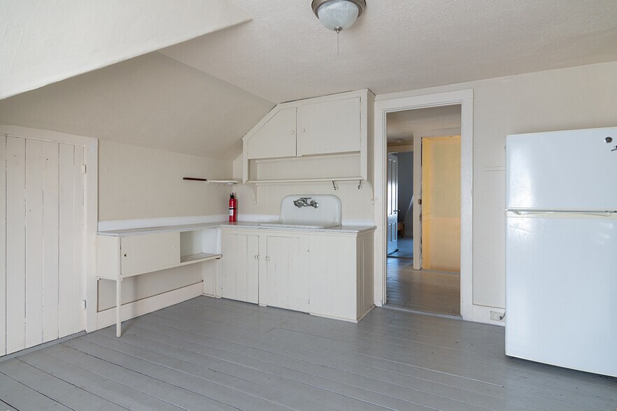 More Photos Of 388 Child St, Warren Freestanding For Sale