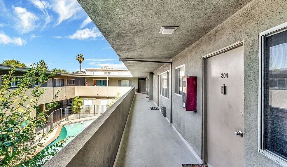 More Photos Of 6911 Haskell Ave, Van Nuys Apartments For Sale