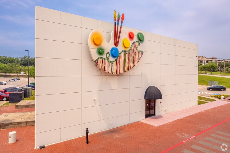 More Photos Of 400 E Royal Ln, Irving Unknown For Lease