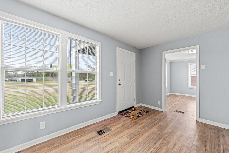 More Photos Of 6060 US Highway 51 N, Millington Flex For Sale