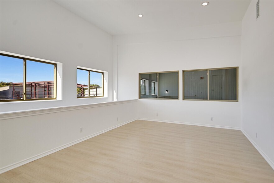 More Photos Of 10020 Darden Hill Rd, Austin Light Distribution For Lease