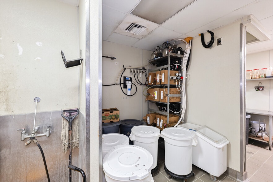 More Photos Of 8841 Commodity Cir, Orlando Fast Food For Sale