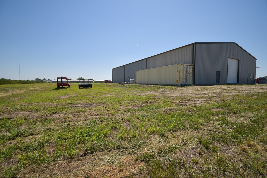 More Photos Of 823 Center Ave, Curtis Warehouse For Lease