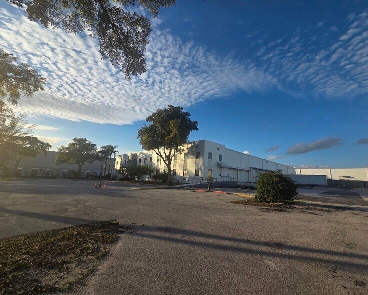 More Photos Of 3443 NW 107th St, Miami Warehouse For Lease