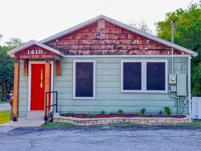 Primary Photo Of 1419 S Main St, Weatherford Storefront Retail Office For Sale
