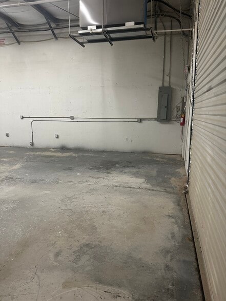 More Photos Of 28631 N Diesel Dr, Bonita Springs Light Manufacturing For Lease