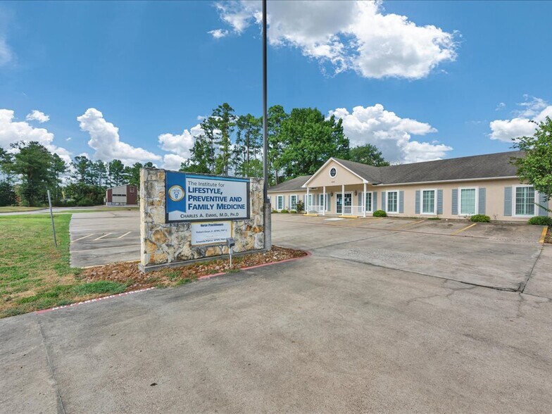 More Photos Of 203 Christie Dr, Lufkin Healthcare For Sale