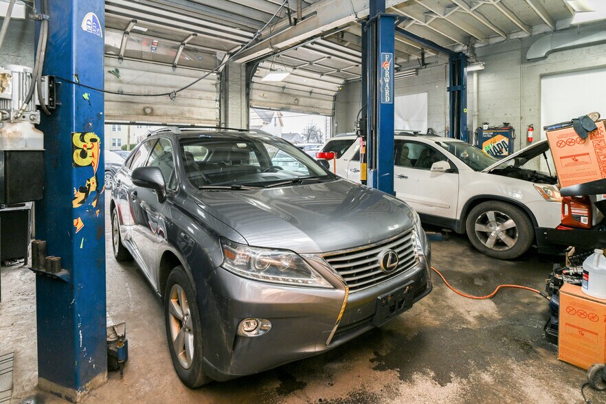 More Photos Of 385 New Park Ave, Hartford Auto Repair For Sale