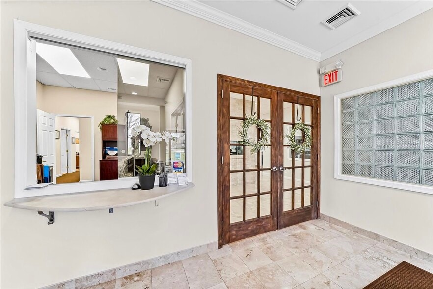 More Photos Of 101 E Darby Rd, Havertown Office For Sale