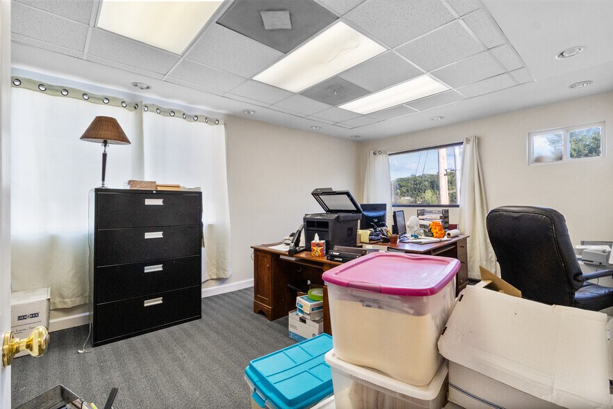 More Photos Of 1119-1123 Merriam Ln, Kansas City Office For Sale