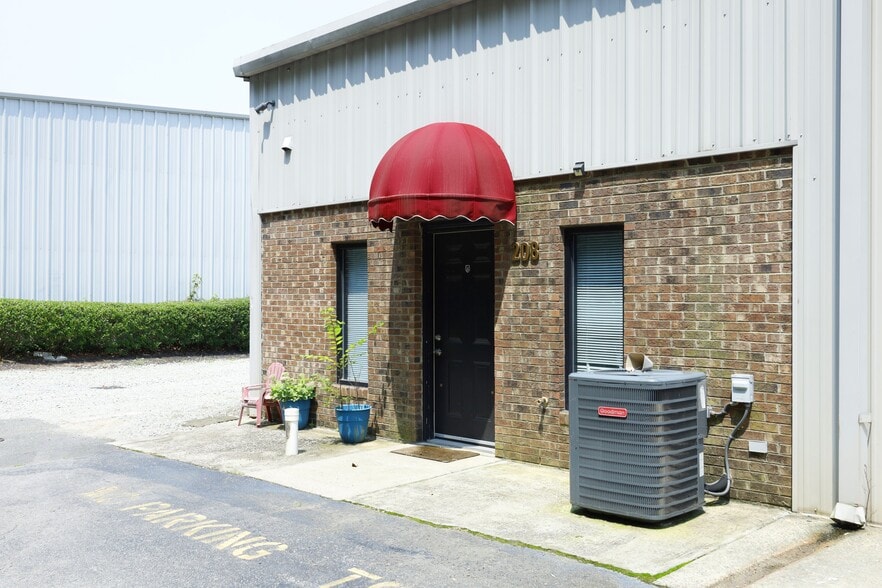 More Photos Of 4122 B Bennett Memorial Rd, Durham Flex For Lease