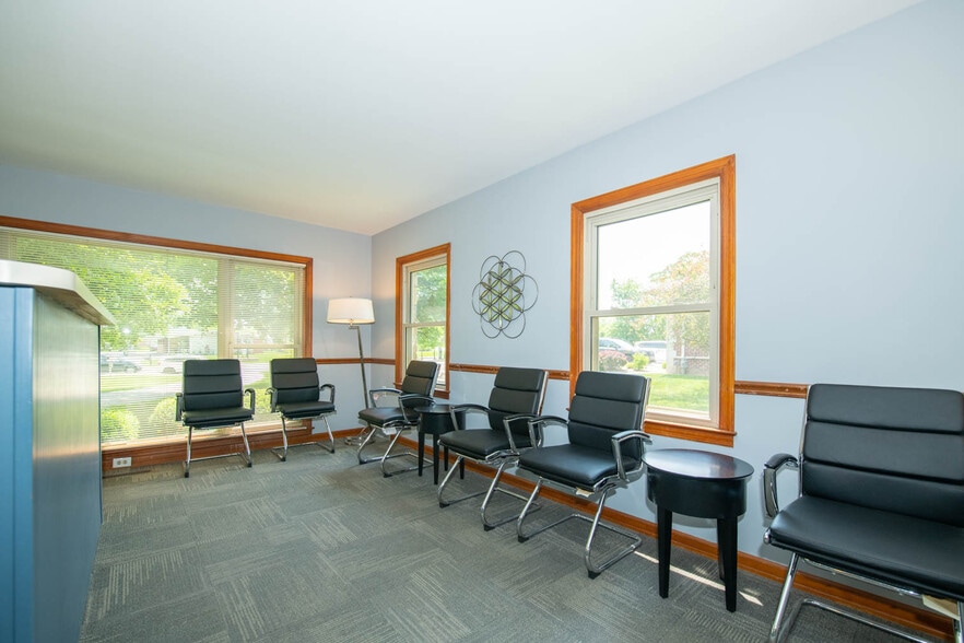 More Photos Of 950 W Jefferson St, Franklin Medical For Lease