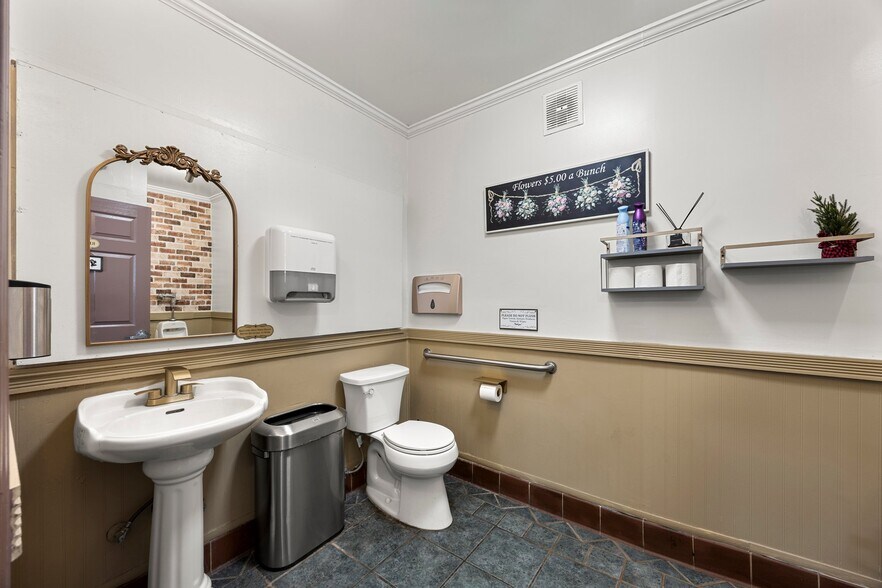 More Photos Of 419 W Commonwealth Ave, Fullerton Restaurant For Sale