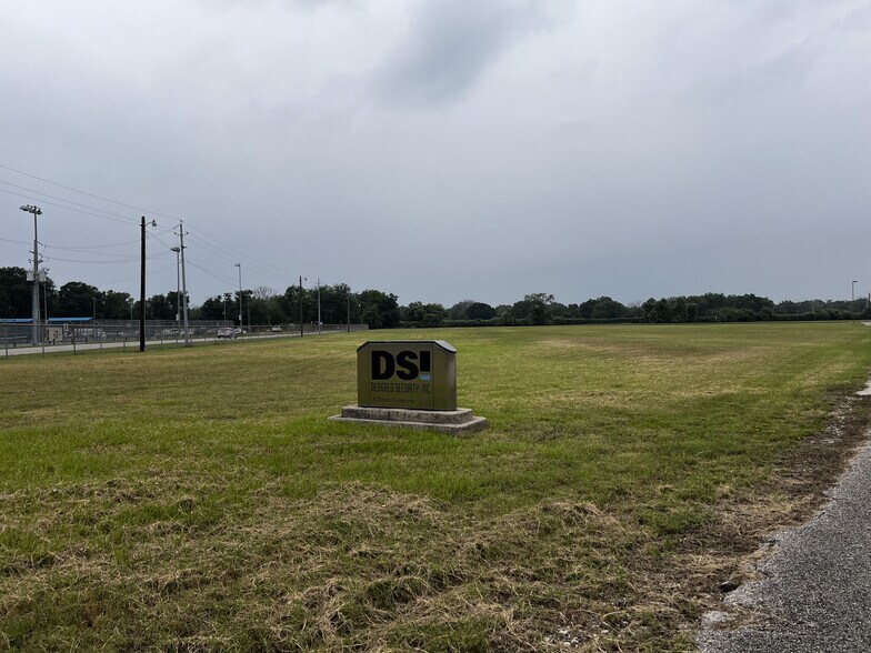 More Photos Of 1600 South Hwy 95, Bastrop Manufacturing For Sale