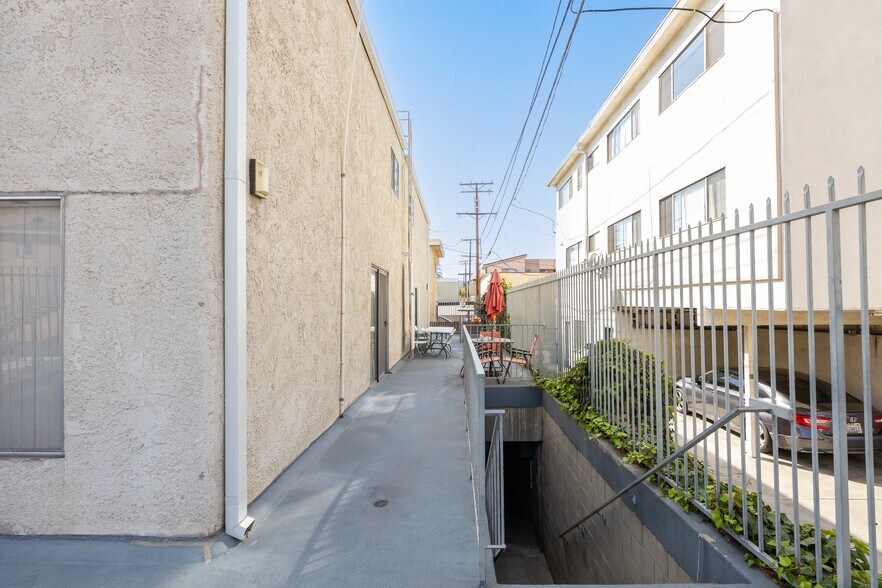 More Photos Of 333 Riverdale Dr, Glendale Apartments For Sale