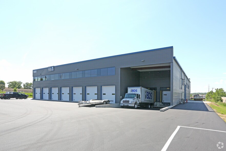 More Photos Of 1820 14th St NW, Rochester Flex For Sale