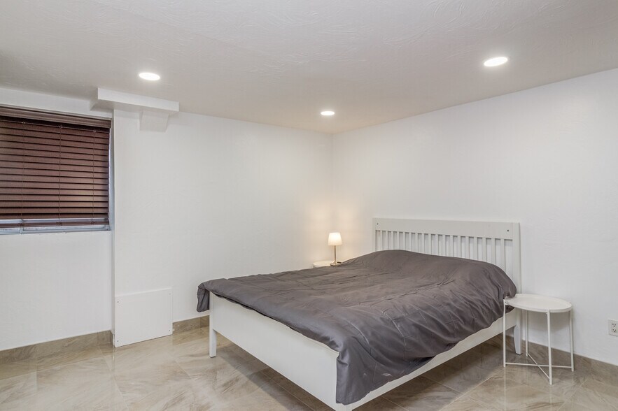 More Photos Of 2709 Lake Shore Dr, Toronto Apartments For Sale