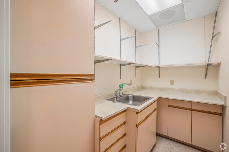 More Photos Of 3111 Professional Dr, Auburn Medical For Sale