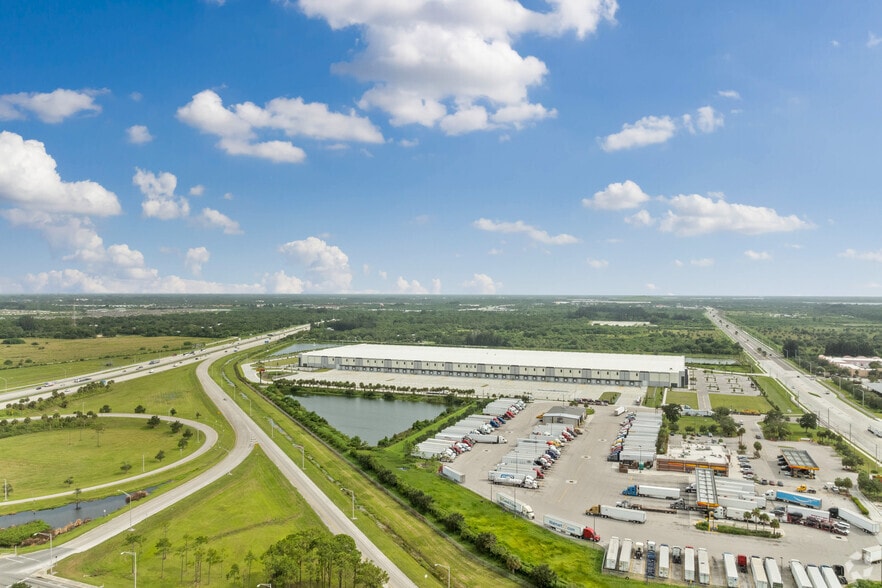 More Photos Of 700 S Kings Hwy, Fort Pierce Distribution For Lease