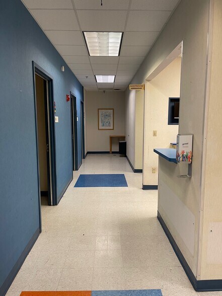 More Photos Of 10055 Ford Ave, Richmond Hill Medical For Lease