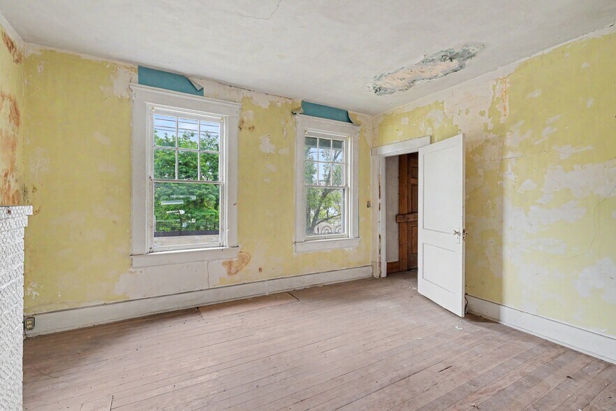 More Photos Of 831 Highway Ave, Covington Office For Sale