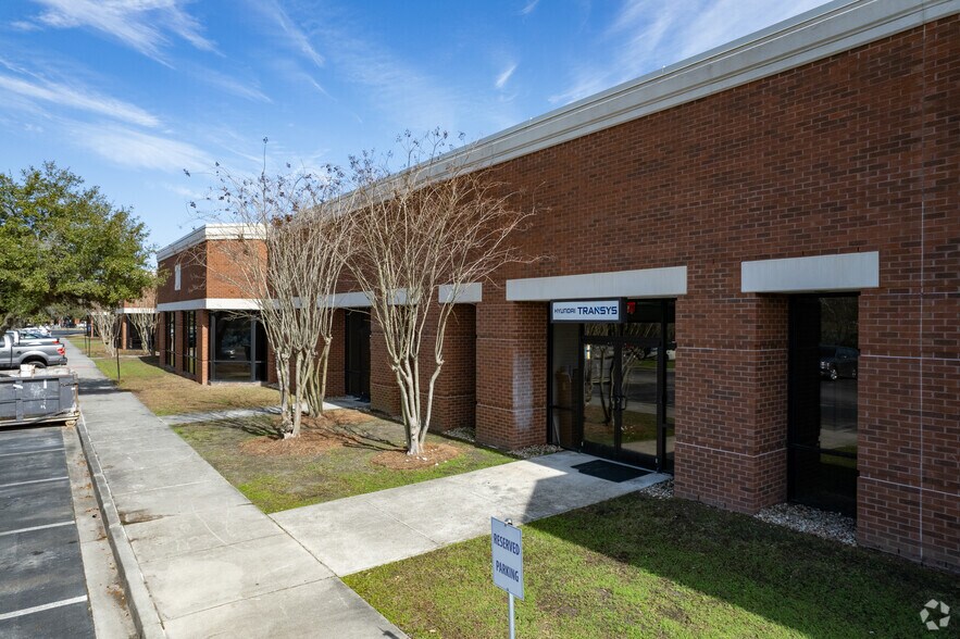 More Photos Of 8001 Chatham Center Dr, Savannah Office For Lease