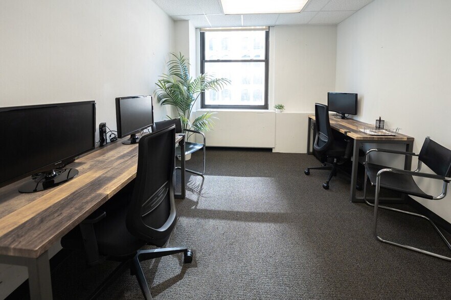 More Photos Of 521 Fifth Ave, New York Coworking Space
