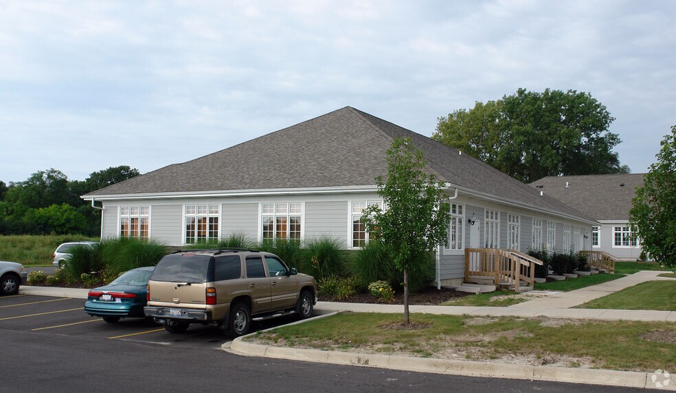 More Photos Of 400-402 Fox Glen, Barrington Medical For Lease