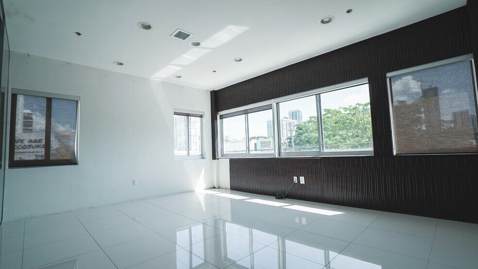More Photos Of 2534 N Miami Ave, Miami Office For Lease